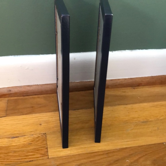 NWOT Two navy blue wooden 5x7 photo frames - Picture 3 of 3